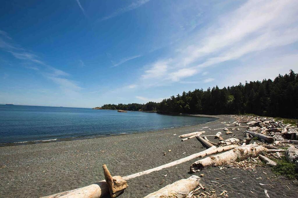 Вилла The Royal Bay Getaway Виктория Экстерьер фото